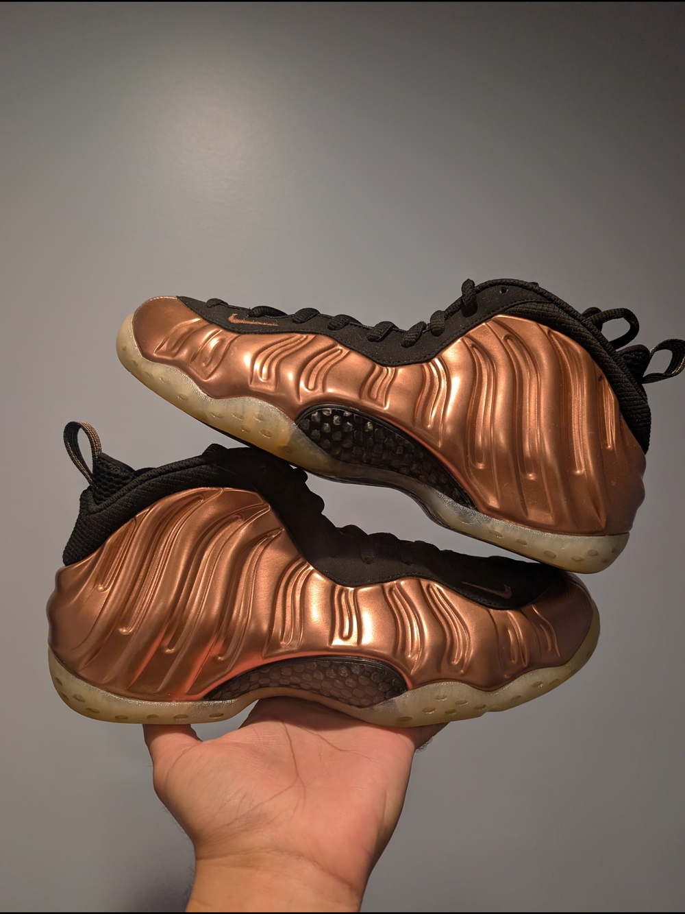 Nike Air Foamposite One sneakers in the "Metallic Copper Men's 9 OG box.